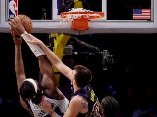 Putback Carter Bungkam Lakers 110-109 Dramatis
